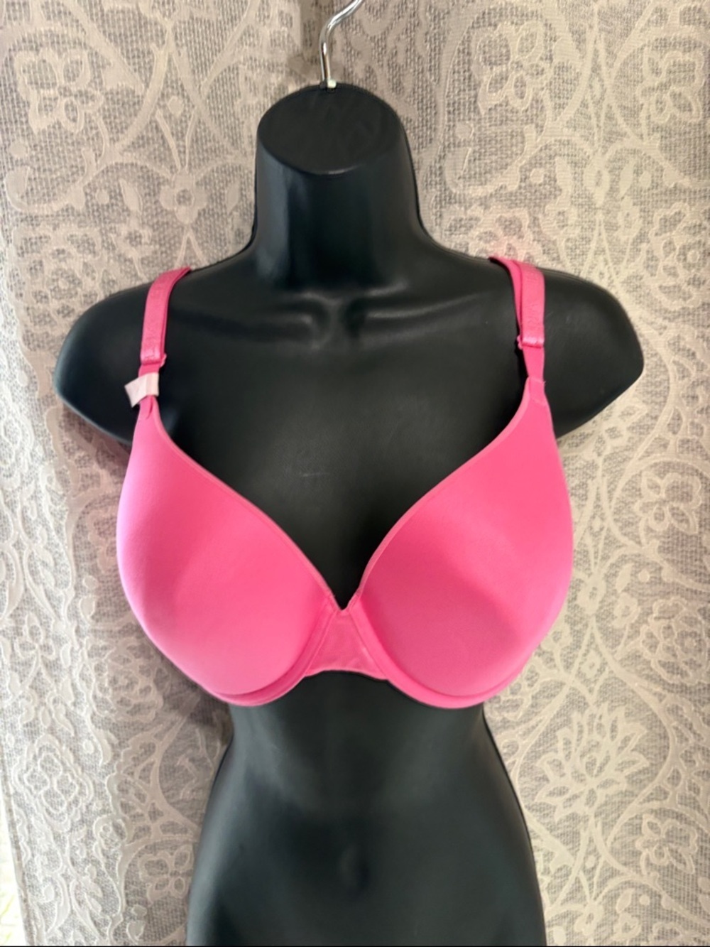 Victoria's Secret Pink  T-Shirt Lightly Lined Demi bra - 36DD